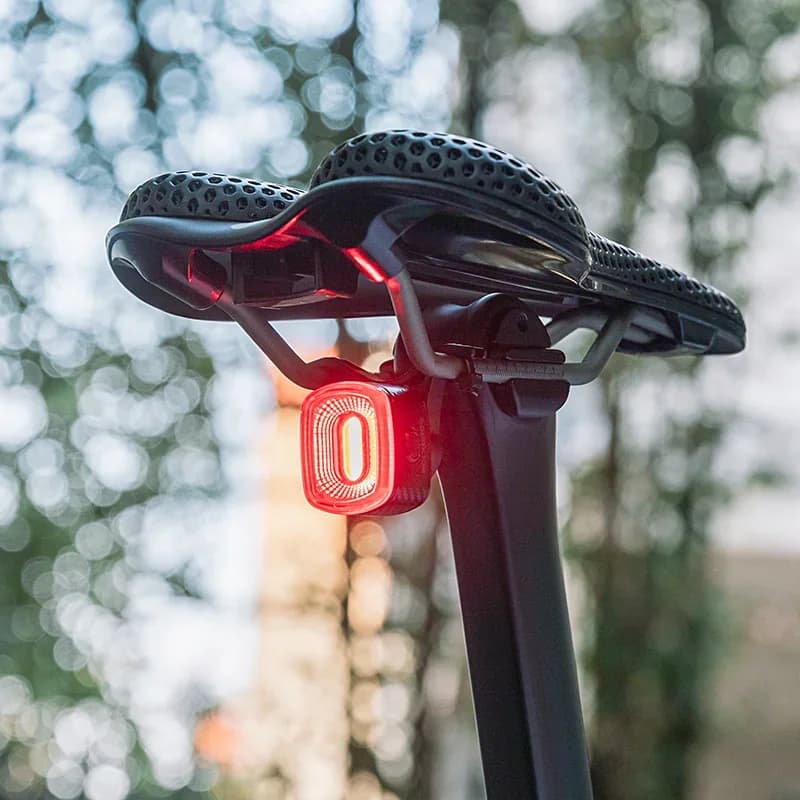 Luz Traseira de Bicicleta Inteligente com Sensor de Freio IPX6 Tipo-C